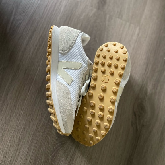 Veja White and Cream Women's Sneakers - Picture 10 of 12